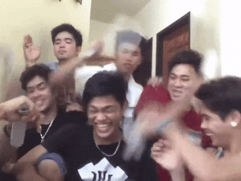 'Cứ cười là đánh' - trào lưu mới thử thách độ lầy của hội bạn thân