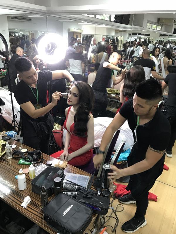 Hương Giang khoe vẻ đẹp xuất thần, sẵn sàng tỏa sáng đêm chung kết Hoa hậu Chuyển giới 2018-2