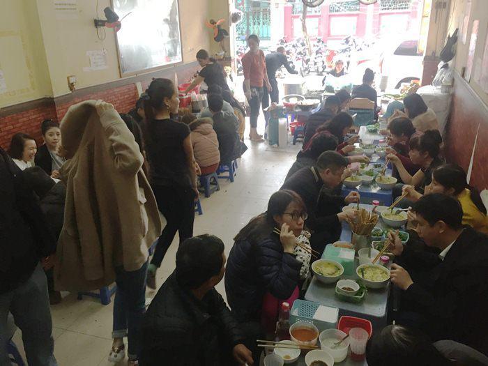 Ghé quán bún chửi Ngô Sĩ Liên thử ăn một bữa no không tiếng... chửi-1