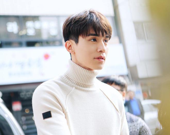 Ngắm nhan sắc và gu thời trang của Lee Dong Wook mới thấy Suzy đang hẹn hò với một... cực phẩm-6