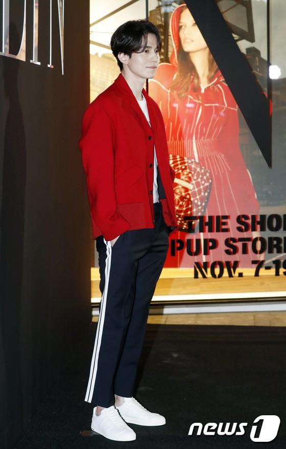 Ngắm nhan sắc và gu thời trang của Lee Dong Wook mới thấy Suzy đang hẹn hò với một... cực phẩm-14