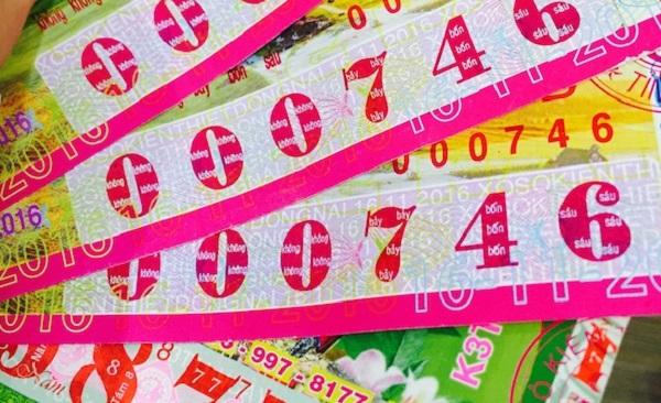 Trưởng ban Tuyên giáo tặng vé số, 15 cán bộ trúng gần 5 tỷ-1