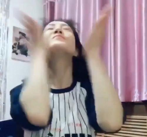 Hội con gái hưởng ứng trào lưu Vỗ mặt hồi xuân hài hước-1