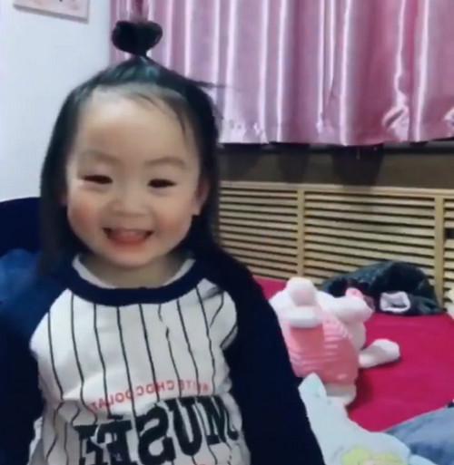 Hội con gái hưởng ứng trào lưu Vỗ mặt hồi xuân hài hước-2