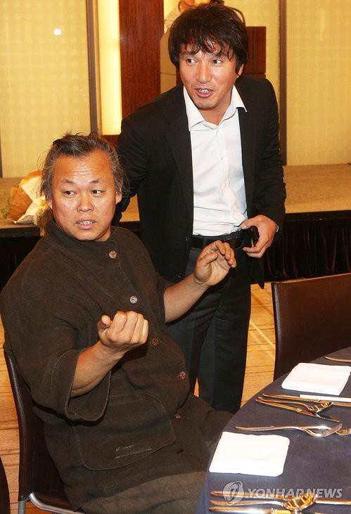 Phim mới của đạo diễn Hàn bị cáo buộc hiếp dâm: Nữ chính bị 5 đàn ông cưỡng hiếp trong 30 phút-5