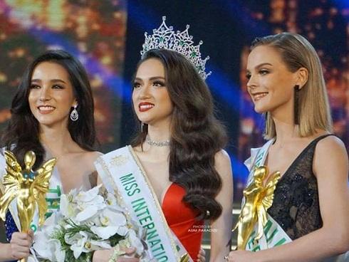 Thần sắc ‘nóng bỏng’ của cựu Hoa hậu chuyển giới vừa trao lại vương miện, Hương Giang nên học hỏi ngay và liền!-13