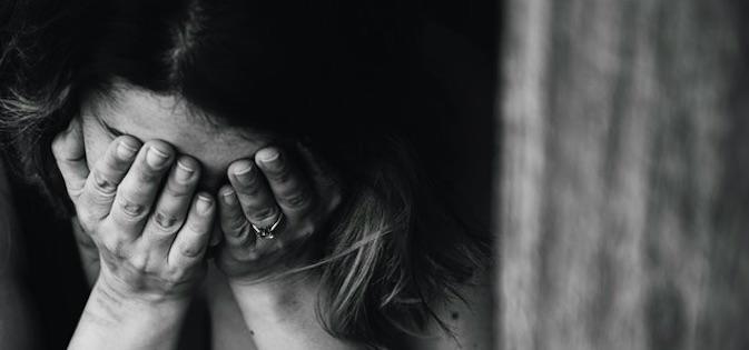 Đau đớn mang bụng bầu 3 tháng tìm bạn trai đã quất ngựa truy phong-1