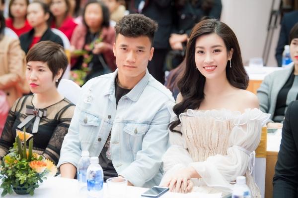 Vướng nghi án tình trong như đã mặt ngoài còn e, Bùi Tiến Dũng - Đỗ Mỹ Linh chiếm sóng tin đồn tuần qua-5