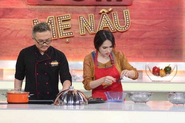 Bị kêu rửa rau như giặt đồ, Tân Hoa hậu Chuyển giới Hương Giang vẫn không ngừng vào bếp-3