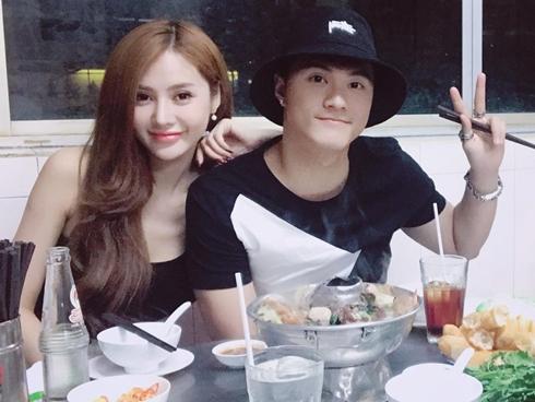 Tin sao Việt: Angela Phương Trinh sexy quấn khăn tắm selfie-12