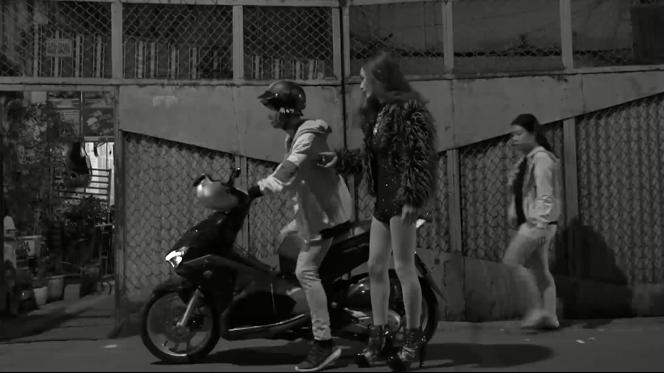 HLV Lê Minh Sơn liên tục vỗ tay khi nghe ca khúc viết về phận người chuyển giới bán hoa-3