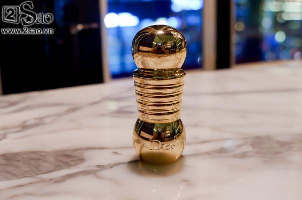 Túi xách trăm triệu của Hương Giang Idol đựng gì trước khi giúp chủ nhân xuất sắc đoạt ngôi Hoa hậu?-7