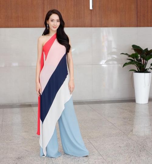 Thần sắc ‘nóng bỏng’ của cựu Hoa hậu chuyển giới vừa trao lại vương miện, Hương Giang nên học hỏi ngay và liền!-10