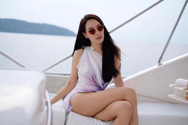 Thần sắc ‘nóng bỏng’ của cựu Hoa hậu chuyển giới vừa trao lại vương miện, Hương Giang nên học hỏi ngay và liền!-7