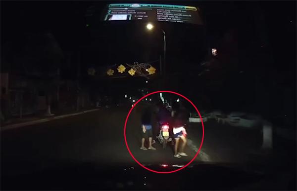 Clip: Chồng nghệ sĩ Hồng Vân cứu bé gái 11 tuổi bán vé số bị kẻ xấu dụ dỗ hút cộng đồng mạng-2