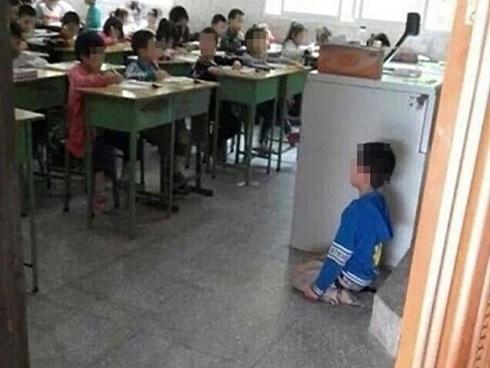 Học trò nghĩ gì khi bị thầy cô phạt quỳ gối?