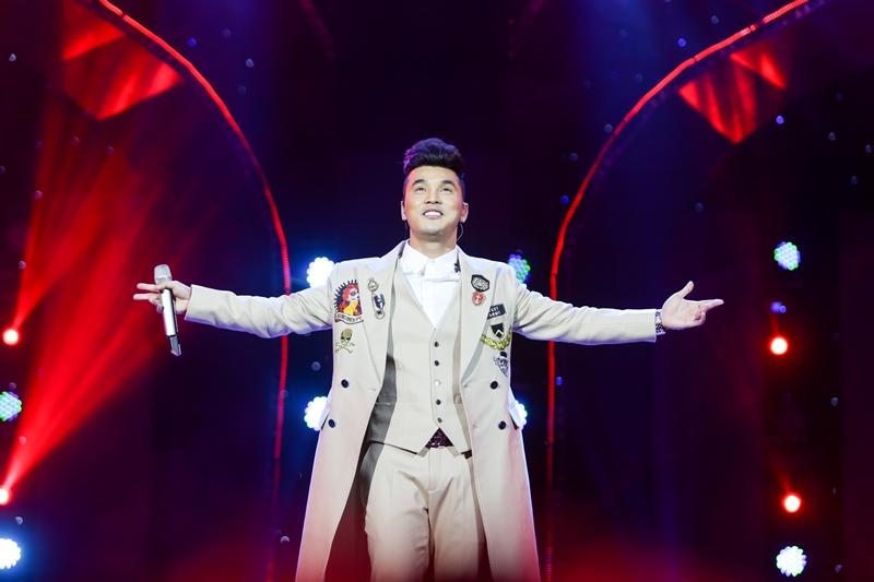 Ưng Hoàng Phúc tái hợp H.A.T, quỳ gối trước Phạm Quỳnh Anh hát hit cách đây 14 năm-1