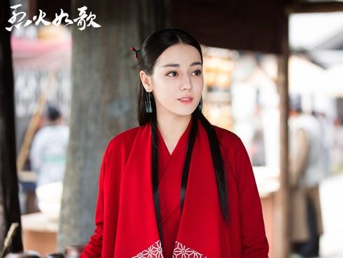 1001 biểu cảm siêu đáng yêu của Địch Lệ Nhiệt Ba trong hậu trường Liệt hỏa như ca-10