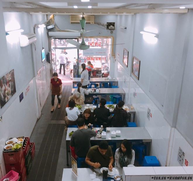 Quán bún chả Obama đóng hộp kính chỗ ngồi, ai cũng ngỡ ngàng khi biết sự thật-5