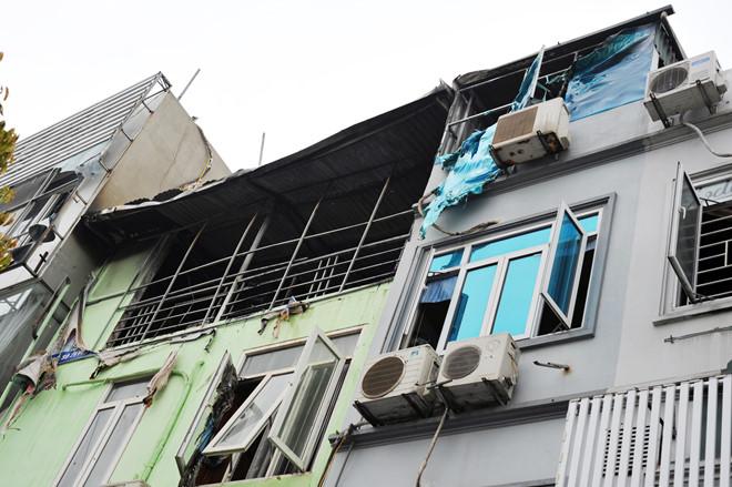 Lửa nghi ngút ở cửa hàng dịch vụ cưới hỏi tại Hà Nội-2