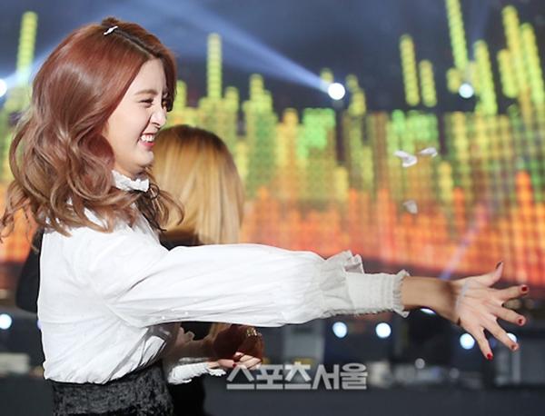 Nhìn hình lung linh quen rồi, hẳn bạn sẽ ngã ngửa trước dàn nọng thủ Kpop này-3