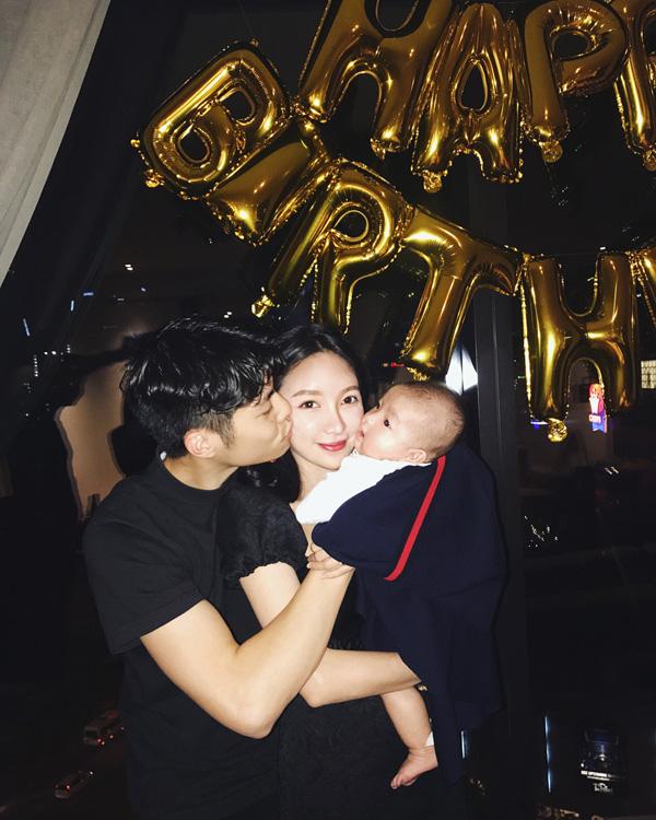 Bấn loạn trước nhan sắc trẻ đẹp, cuộc sống sang chảnh của hot mom U30-4