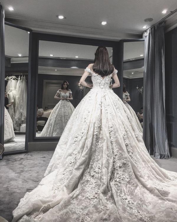 Bấn loạn trước nhan sắc trẻ đẹp, cuộc sống sang chảnh của hot mom U30-1