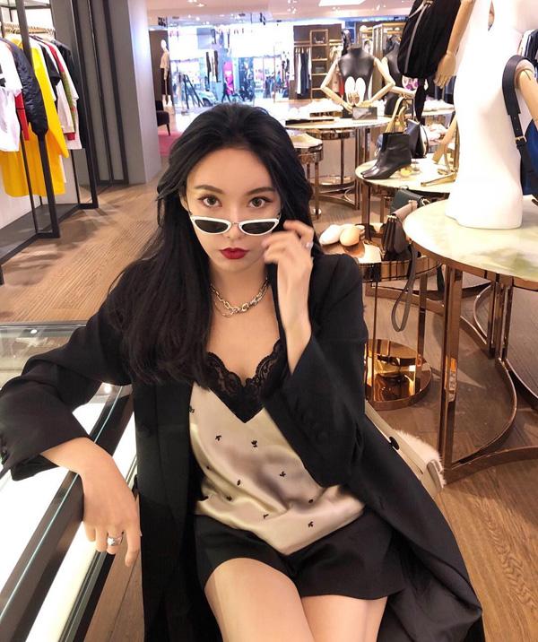 Bấn loạn trước nhan sắc trẻ đẹp, cuộc sống sang chảnh của hot mom U30-7