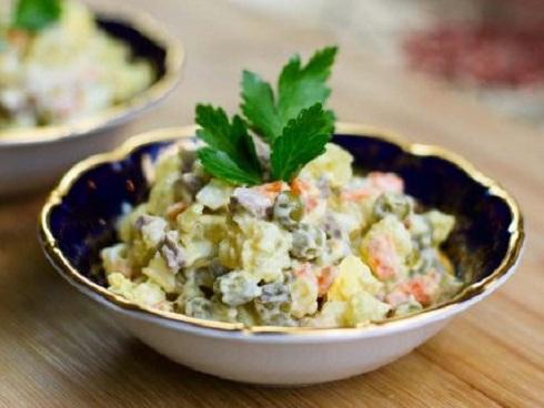 4 lý do bạn ăn salad nhưng vẫn béo