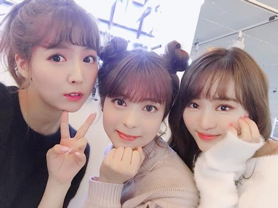 Lỡ khoe thân và nhận ‘gạch đá’, nhóm nhạc 3 diễn viên JAV phải hủy showcase debut