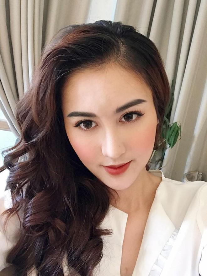 Gương mặt của Hà Lade ngày càng nhọn và dài giống hệt trào lưu thẩm mỹ mặt rắn-10