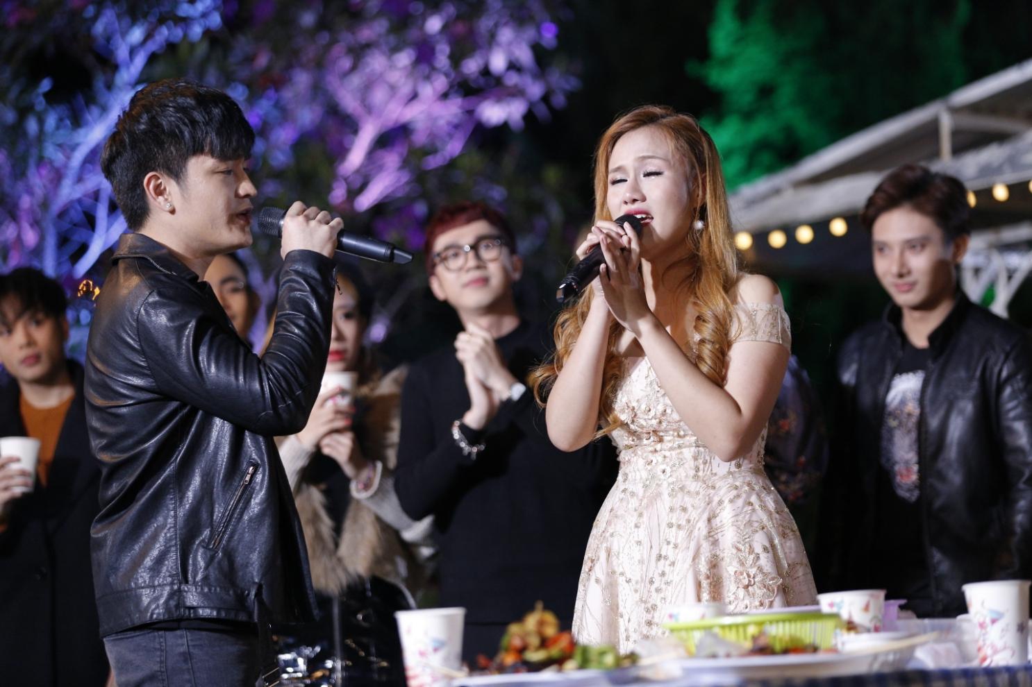 Cô gái khóc nghẹn khi bị Quán quân Ca sĩ giấu mặt Tuấn Khương quay lưng bắt cặp với người khác-2