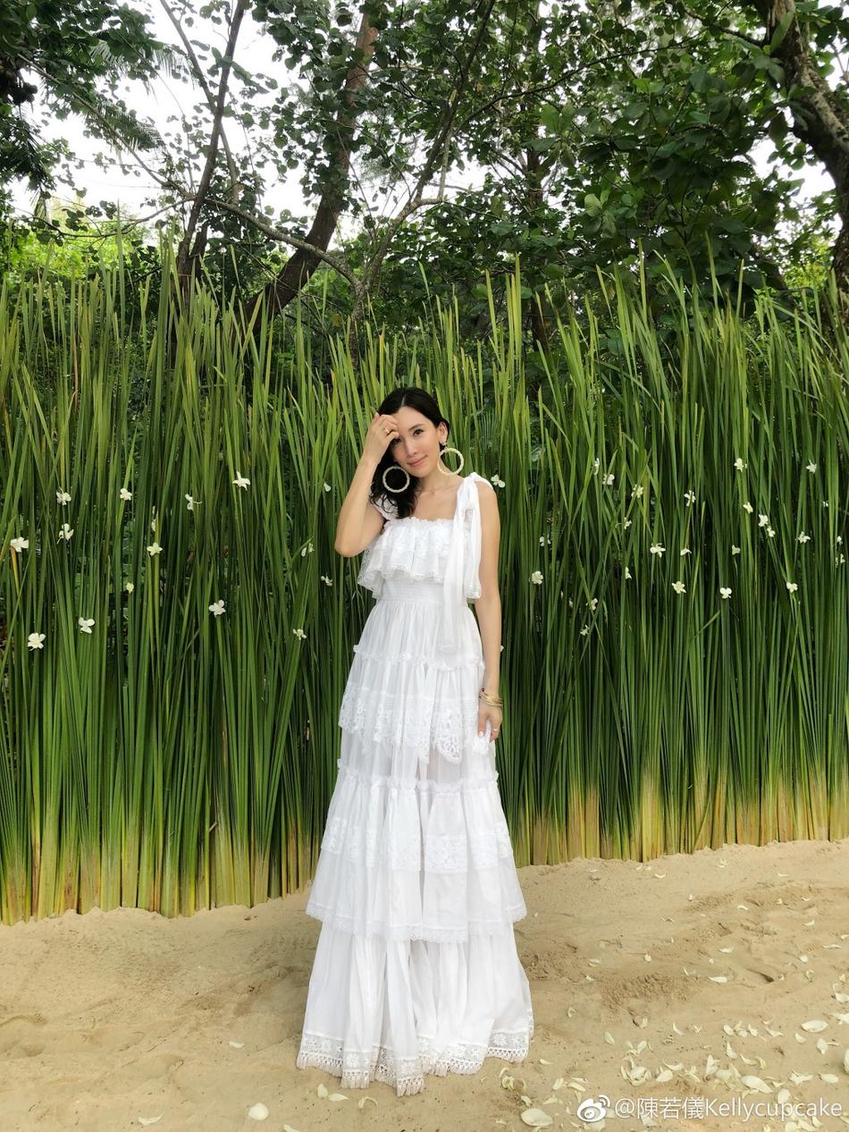 Là mẹ 3 nhóc tì, vóc dáng bà xã Lâm Chí Dĩnh vẫn mảnh mai, thon thả như gái thanh xuân-3