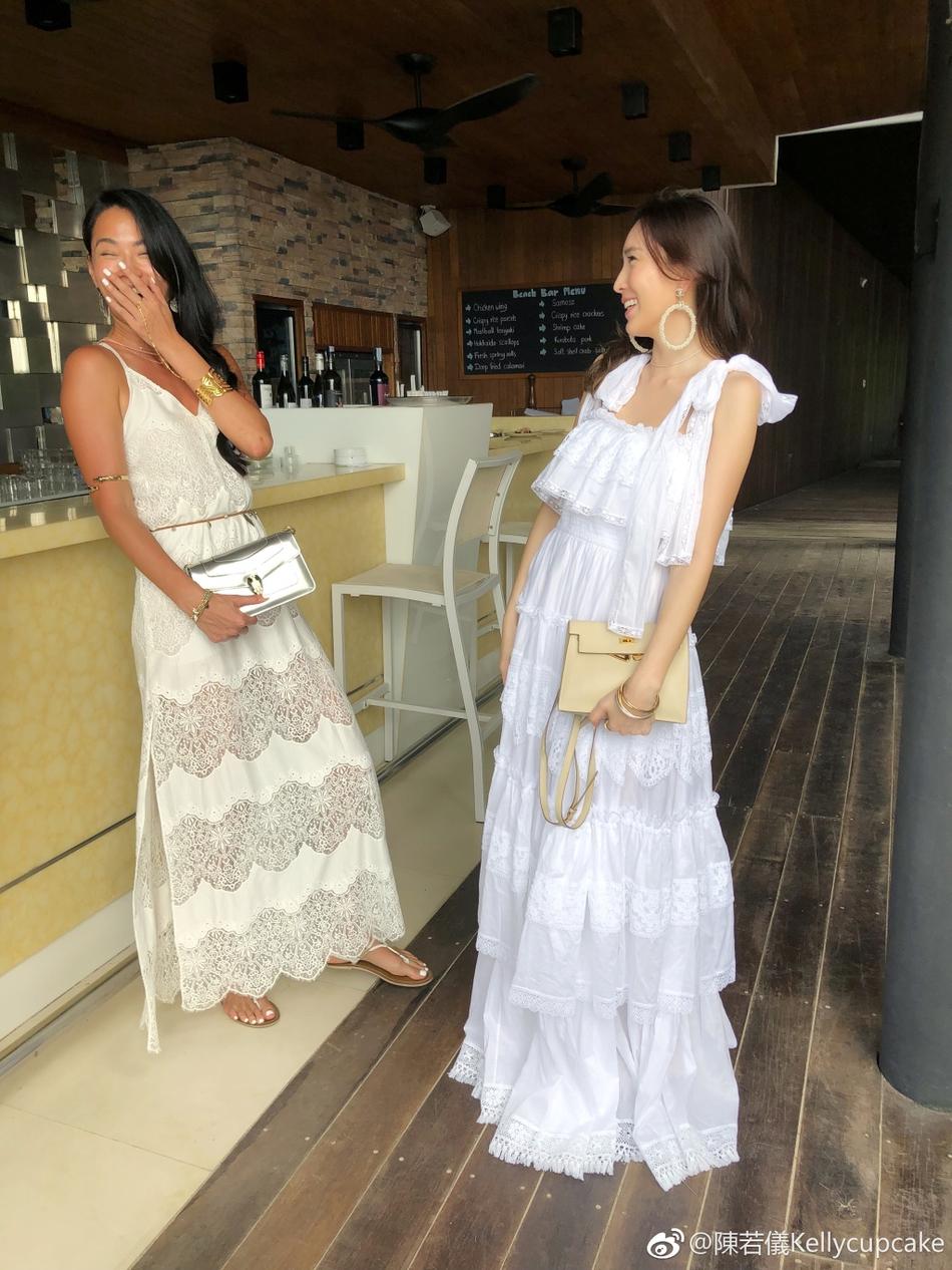 Là mẹ 3 nhóc tì, vóc dáng bà xã Lâm Chí Dĩnh vẫn mảnh mai, thon thả như gái thanh xuân-1