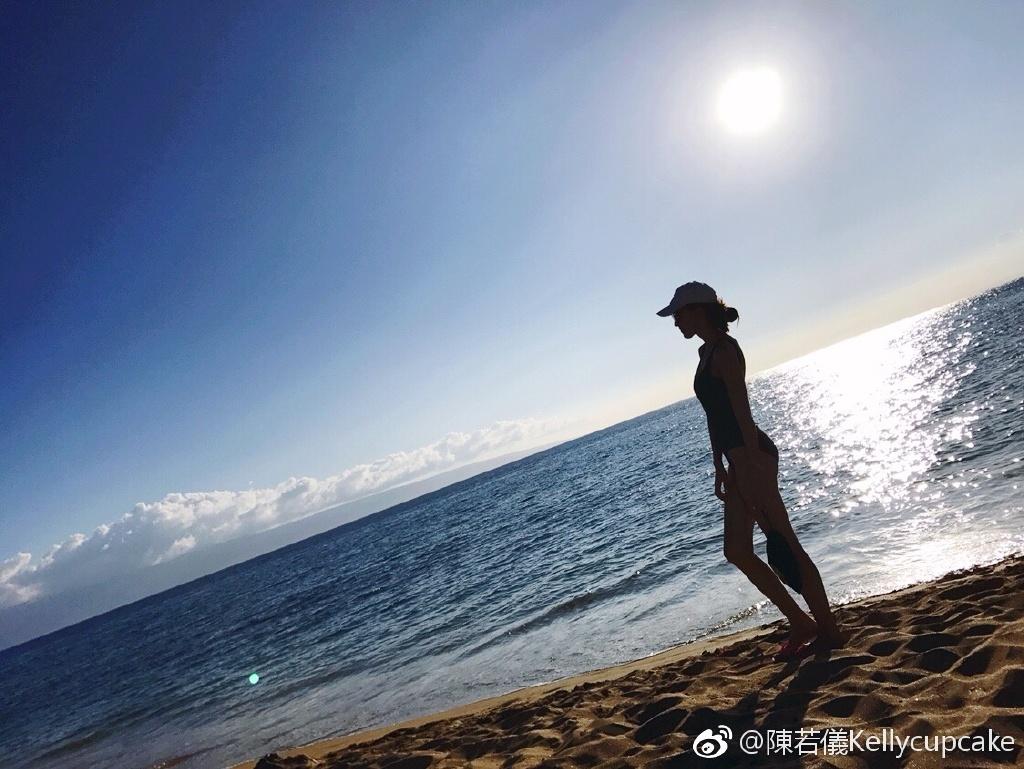 Là mẹ 3 nhóc tì, vóc dáng bà xã Lâm Chí Dĩnh vẫn mảnh mai, thon thả như gái thanh xuân-10