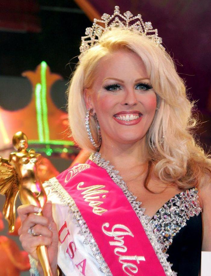 Nhan sắc Hương Giang có đủ đẹp để trở thành Hoa hậu Chuyển giới xuất sắc nhất lịch sử?-3