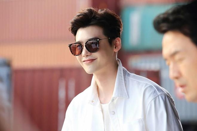 Lee Jong Suk tiếp tục diễn vai thiên tài, sẽ tự tử vì tình-3