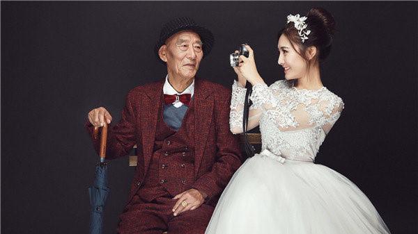Cô gái xinh đẹp chụp ảnh cưới cùng ông lão 87 tuổi gây xôn xao-5