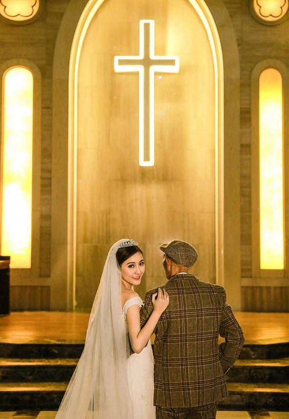 Cô gái xinh đẹp chụp ảnh cưới cùng ông lão 87 tuổi gây xôn xao-6