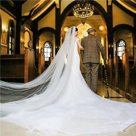 Cô gái xinh đẹp chụp ảnh cưới cùng ông lão 87 tuổi gây xôn xao-8