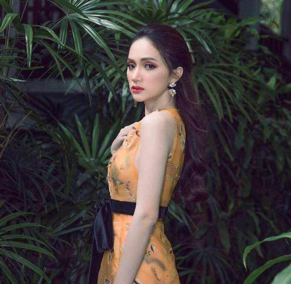 Trùng tên nhau và cùng mặc chung váy, Hương Giang Idol thần thái xuất sắc hơn hẳn Lưu Hương Giang-2