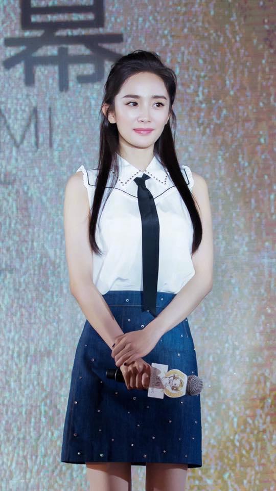 Dương Mịch xinh đẹp như thiếu nữ, nhưng đôi chân cò hương vẫn khiến fan xót xa-3