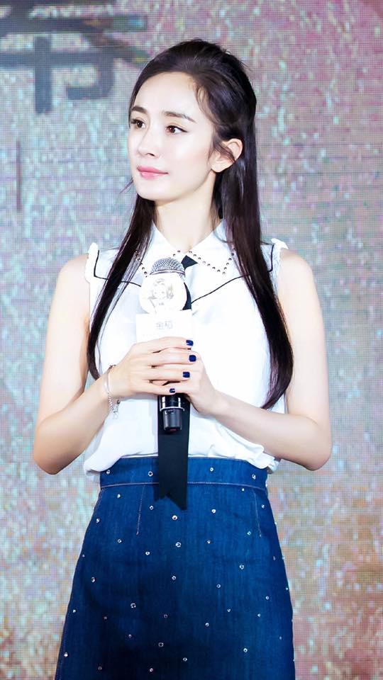 Dương Mịch xinh đẹp như thiếu nữ, nhưng đôi chân cò hương vẫn khiến fan xót xa-11