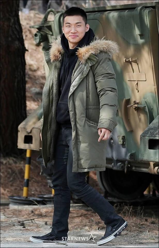 Big Bang Daesung cười tươi hết nấc, nối gót bạn bè đi nhập ngũ-2