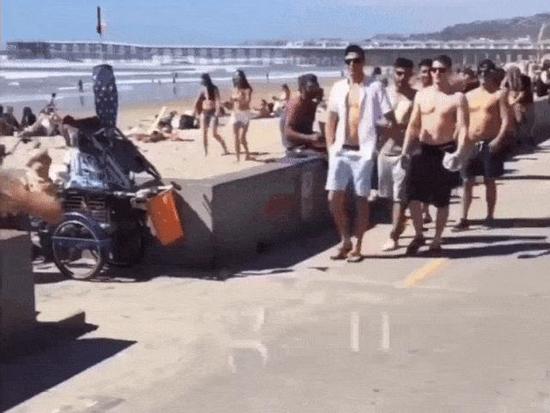 Bất thình lình với những cú vồ ếch của gái xinh