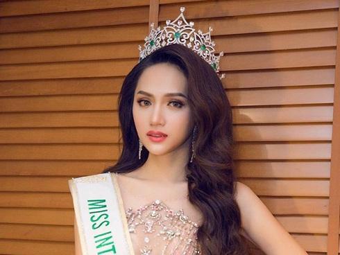 Cục trưởng Cục Nghệ thuật Biểu diễn chúc mừng Hương Giang Idol đoạt vương miện Hoa hậu-4