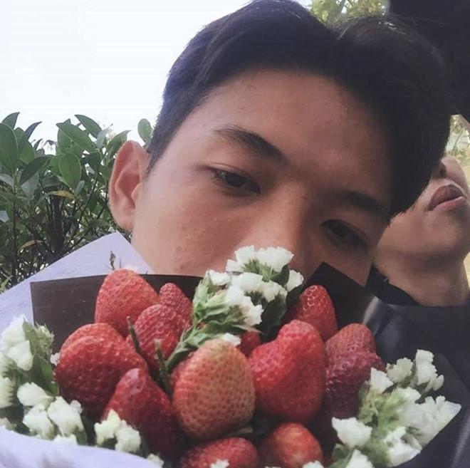 10X ngủ gật thần thái: Do tối hôm trước phụ mẹ bán hàng muộn quá!-2