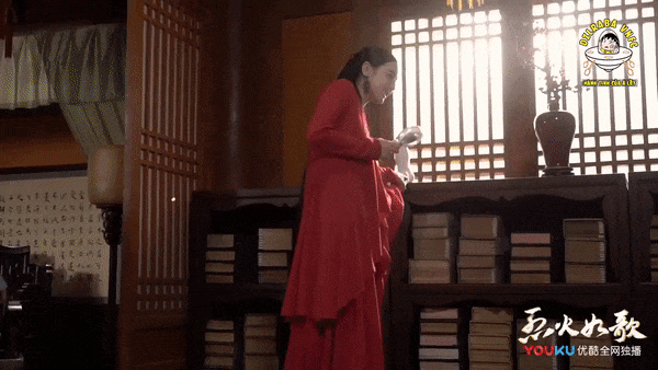 1001 biểu cảm siêu đáng yêu của Địch Lệ Nhiệt Ba trong hậu trường Liệt hỏa như ca-4