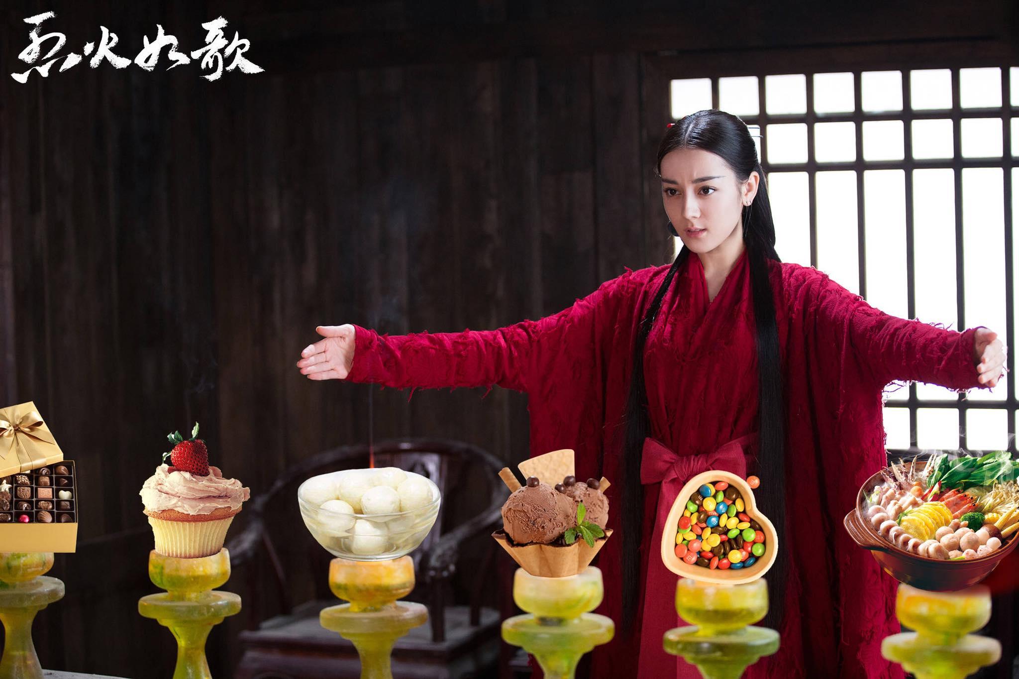 1001 biểu cảm siêu đáng yêu của Địch Lệ Nhiệt Ba trong hậu trường Liệt hỏa như ca-8