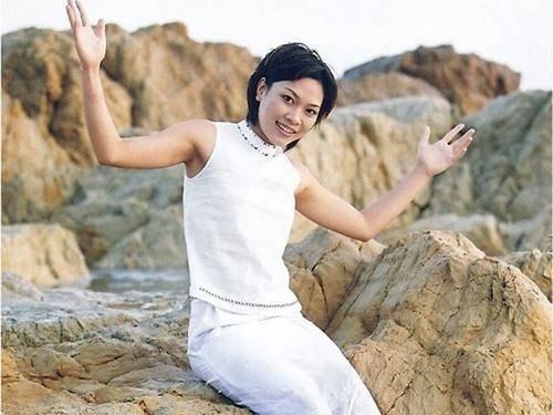 Biểu cảm cute lạc lối của Mỹ Tâm khi biết fan nữ xăm tên mình lên cơ thể-2